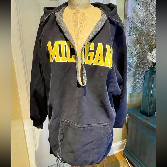 Univerty of MICHIGAN Vtg |Steeve & Barrie’s | Distressed Logo Sweatshirt |Sz:L - Picture 3 of 15